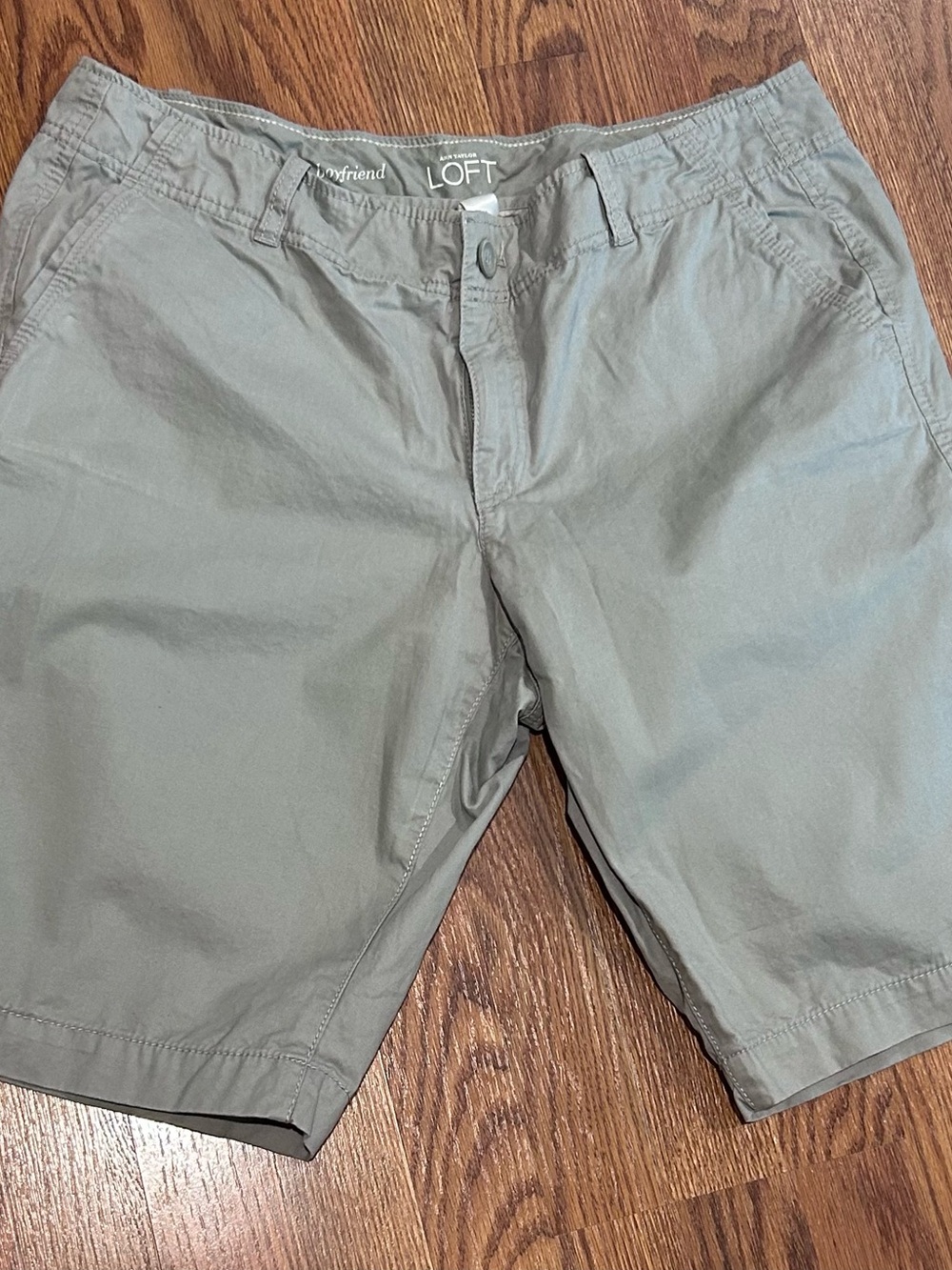 LOFT Women’s Flat-Front Boyfriend Shorts